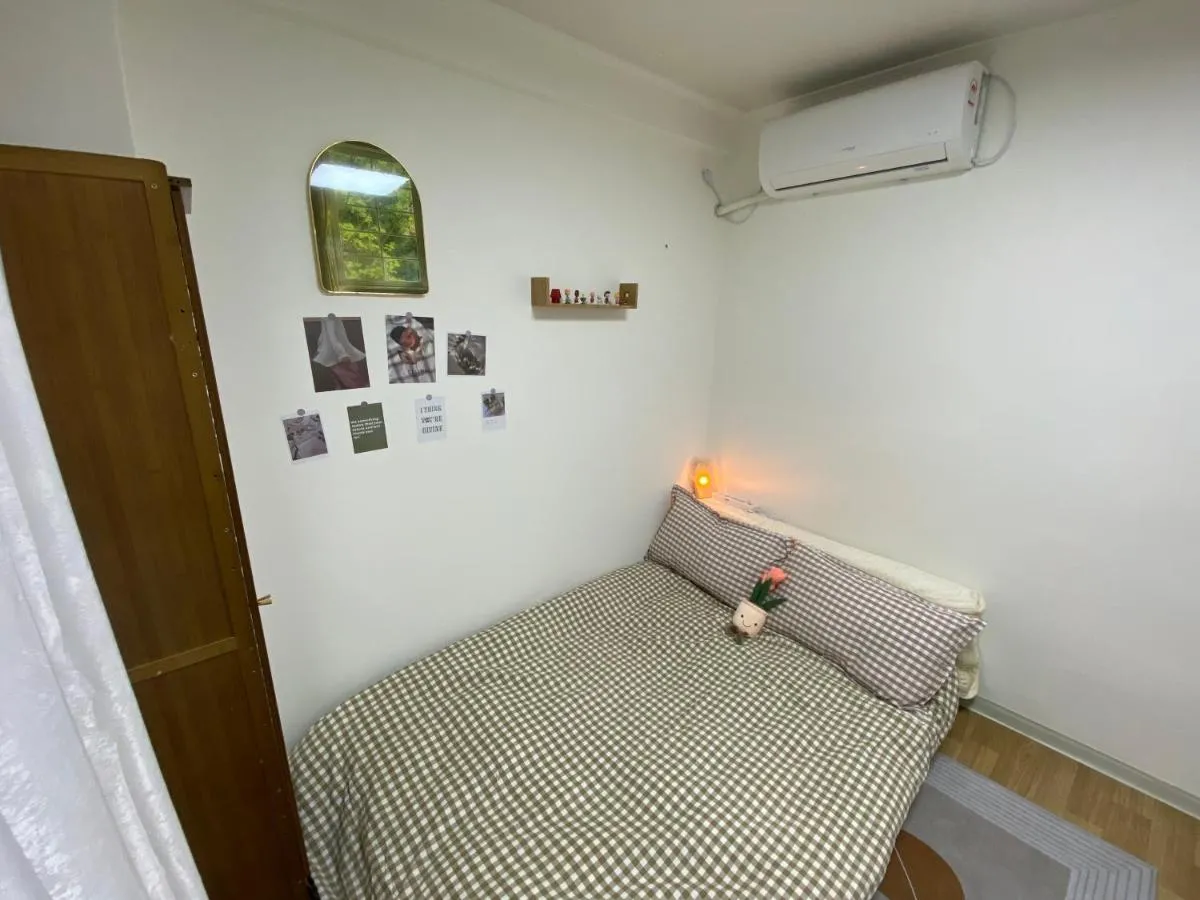 Image 1 of 2 rooms-2mins to MRT,15mins to Hongdae