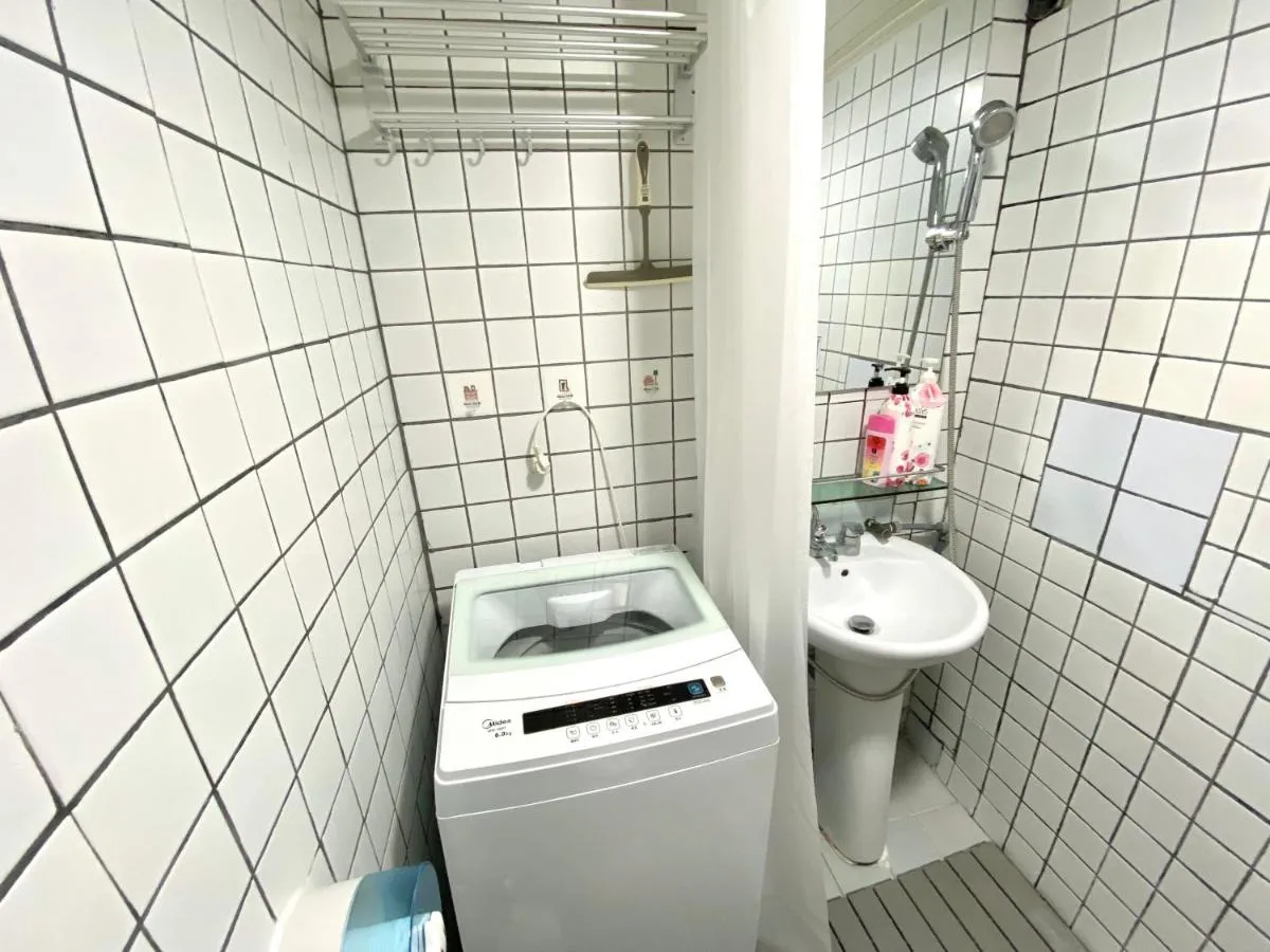 Image 5 of 2 rooms-2mins to MRT,15mins to Hongdae