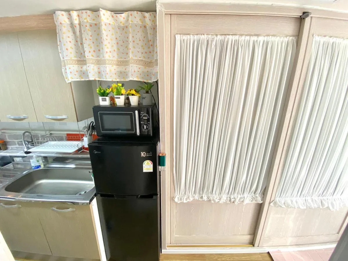 Image 2 of 2 rooms-2mins to MRT,15mins to Hongdae