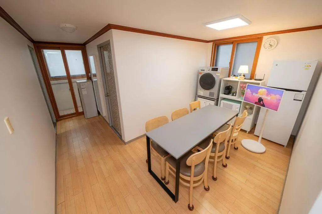 Image of 5BDR 2BR Washer Coffee Dryer Subway Line 1