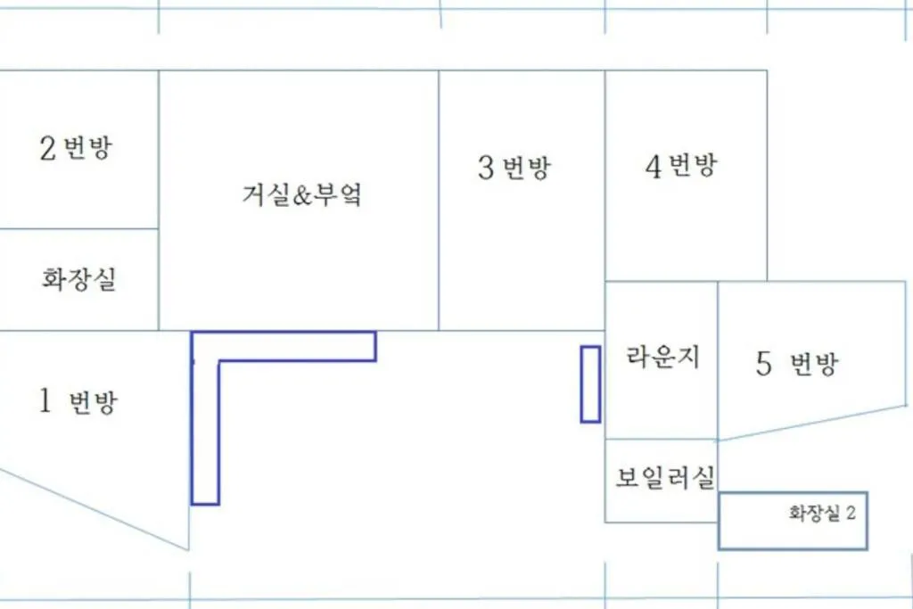 Image 1 of 5 Bedroom, castle-wall view, close to SKKU 성북동