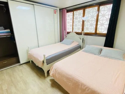 Image 2 of Aroha house for Foreign guests only