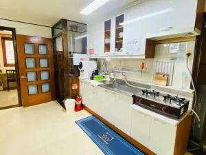 Image 4 of Aroha house for Foreign guests only
