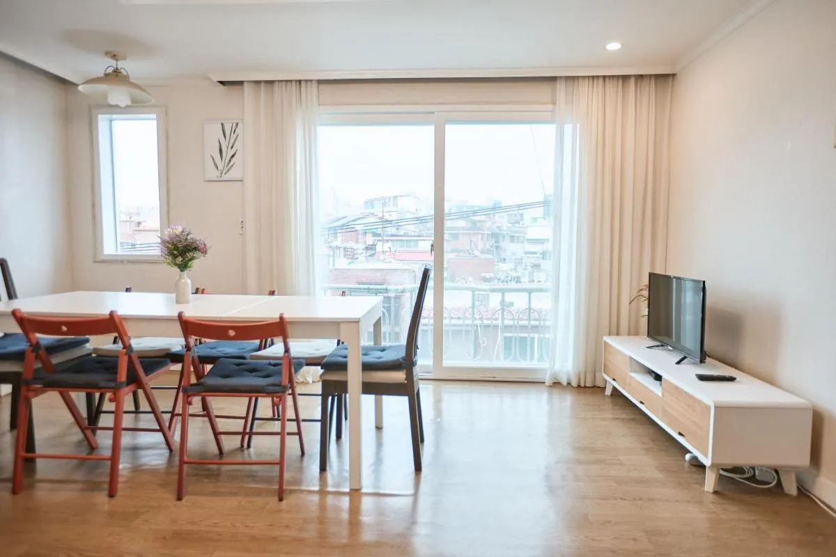 Image 2 of Artravel Hongdae Apartment