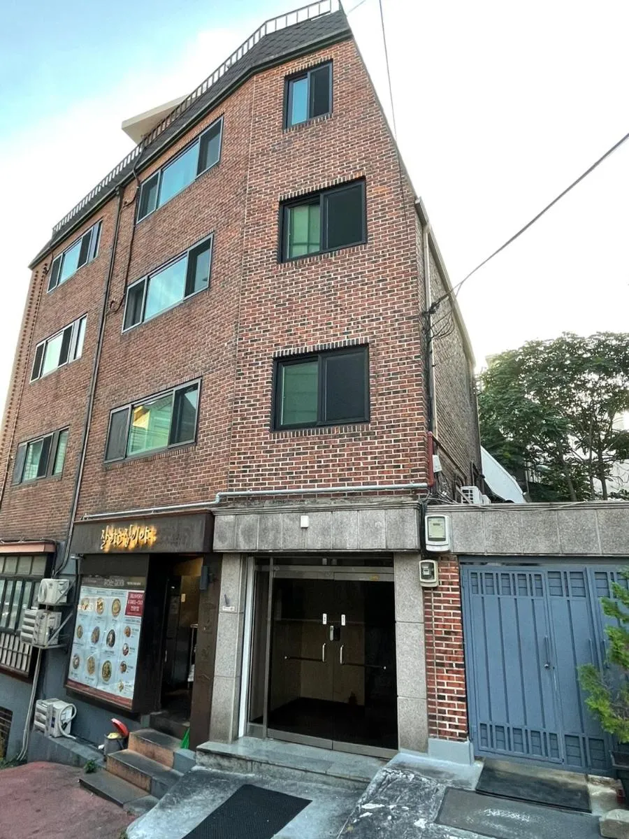 Image 4 of BIBI-Hong Dae
