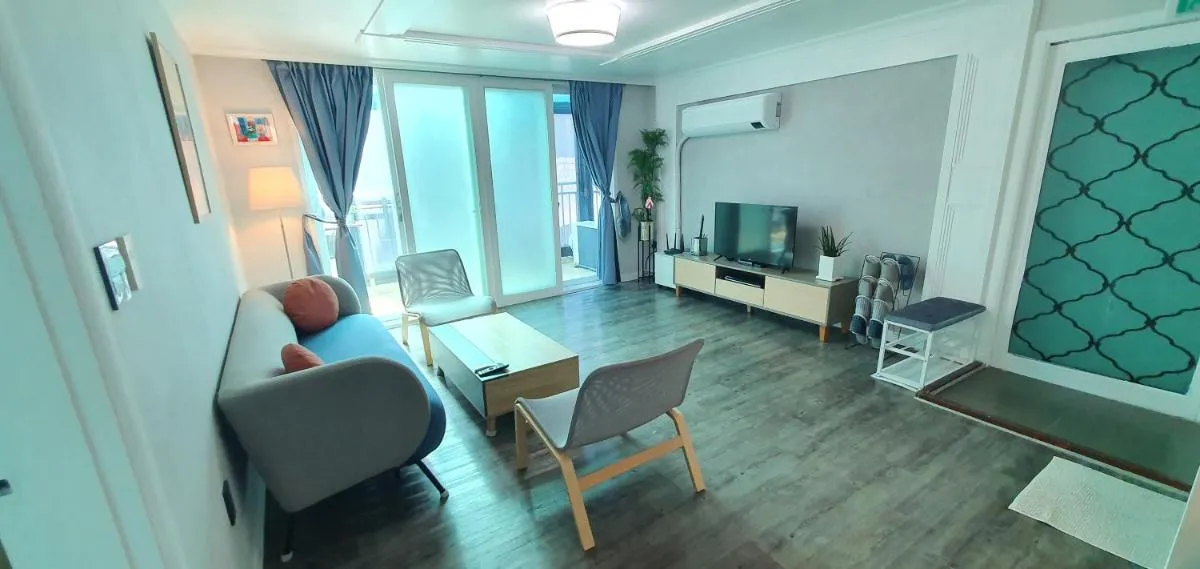 Image 2 of Comfy & Cozy