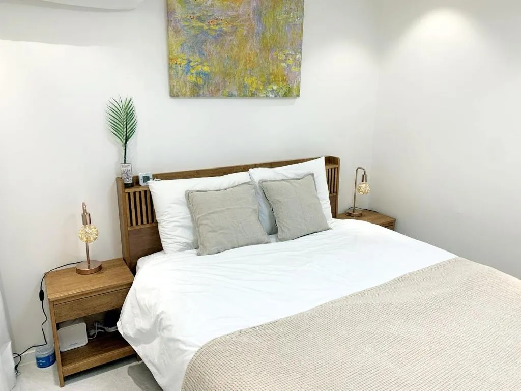 Image of Comma 2, Cozy Semi-basement