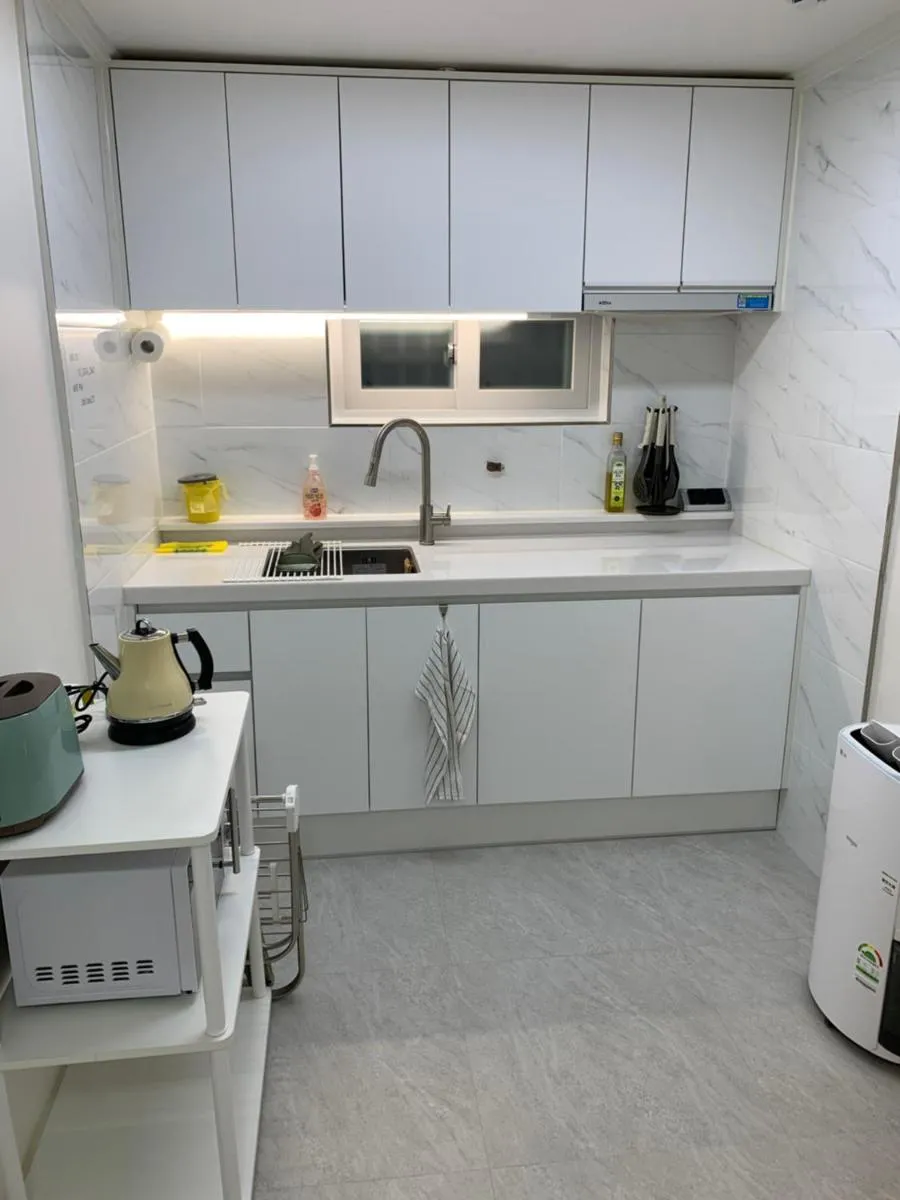 Image 2 of Comma 2, Cozy Semi-basement