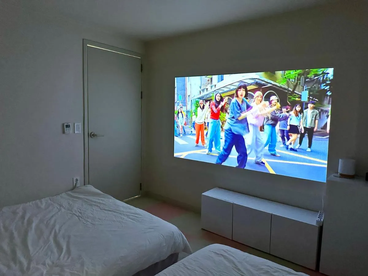 Image 2 of Cozy Dining Cinema Stay