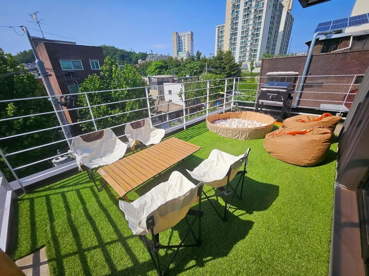 Image 3 of Cozy place near Hongdae