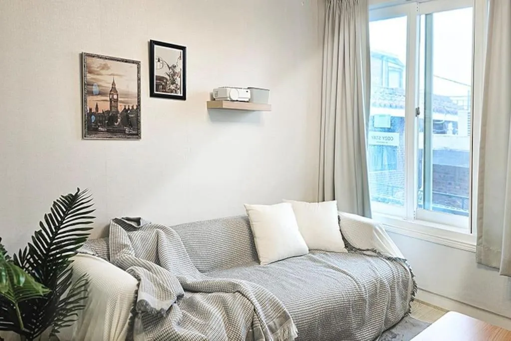 Image 2 of Cozy stay near hongdae & sinchon station 4min for max 6