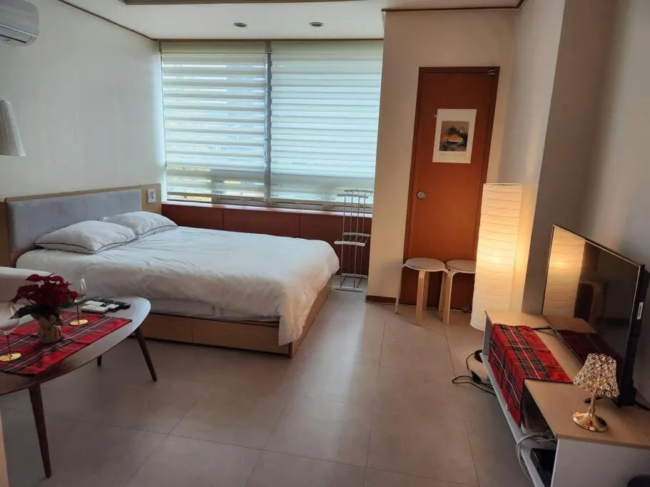 Image of Cute and Cozy House – 5min to Sinsa Station, 1min to Garosugil