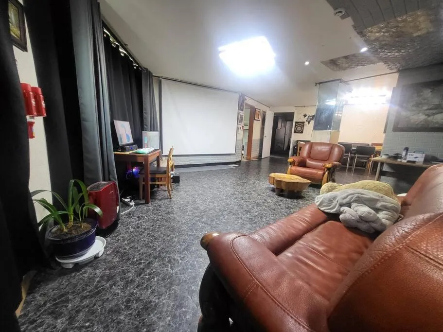 Image 6 of DB House