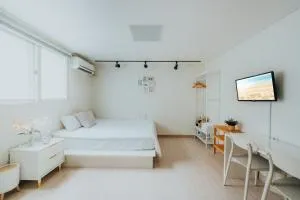 Image 3 of DK House