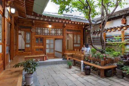 Image 2 of Dongmyo Hanok Sihwadang – Private Korean Style House in the City Center with a Beautiful Garden