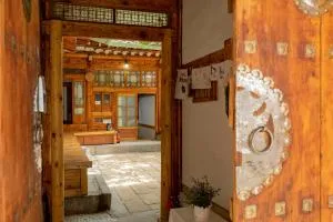 Image 5 of Dongmyo Hanok Sihwadang – Private Korean Style House in the City Center with a Beautiful Garden