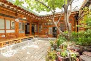 Image 3 of Dongmyo Hanok Sihwadang – Private Korean Style House in the City Center with a Beautiful Garden