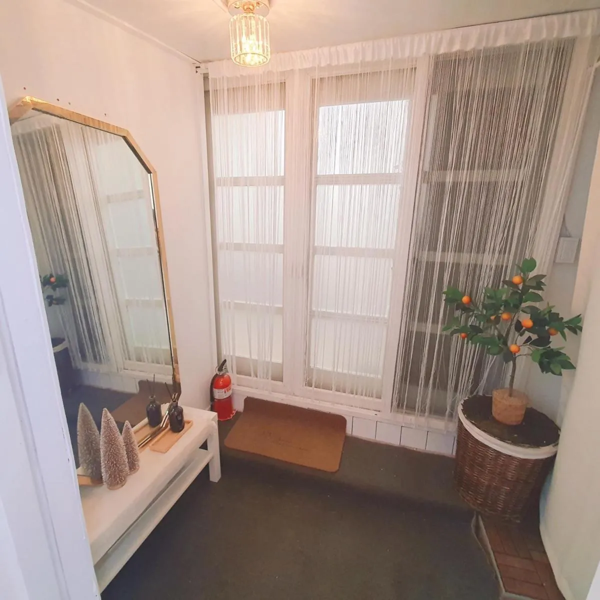 Image 4 of Easel House