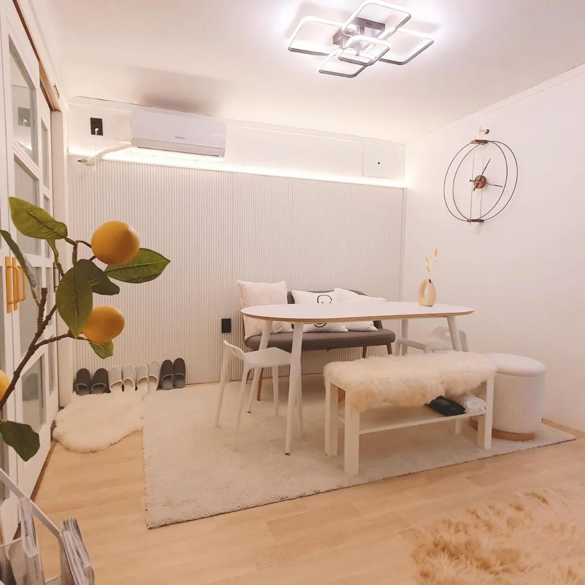 Image 3 of Easel House