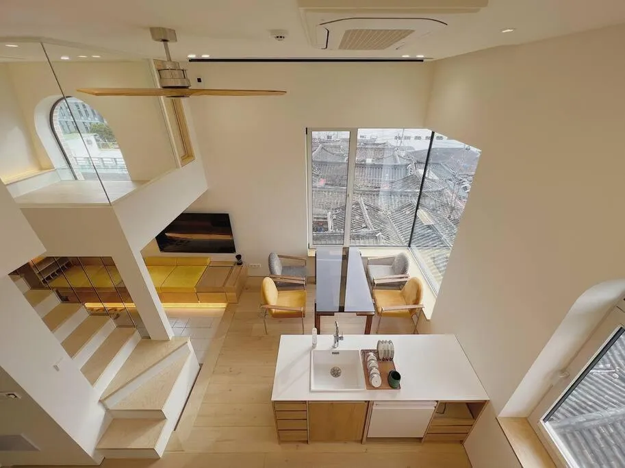 Image 2 of Exclusive suite with great view & 3-min metro