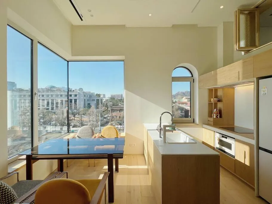 Image 3 of Exclusive suite with great view & 3-min metro