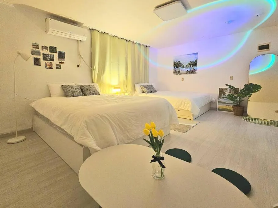 Image 1 of Gangnam COZY STAY l biggest house, 3 Q-beds, large table, gathering place