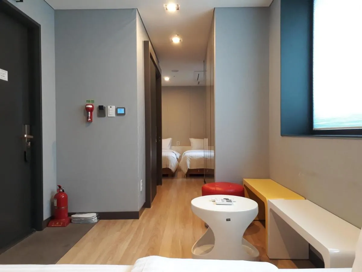 Image 2 of Grid Inn Hotel