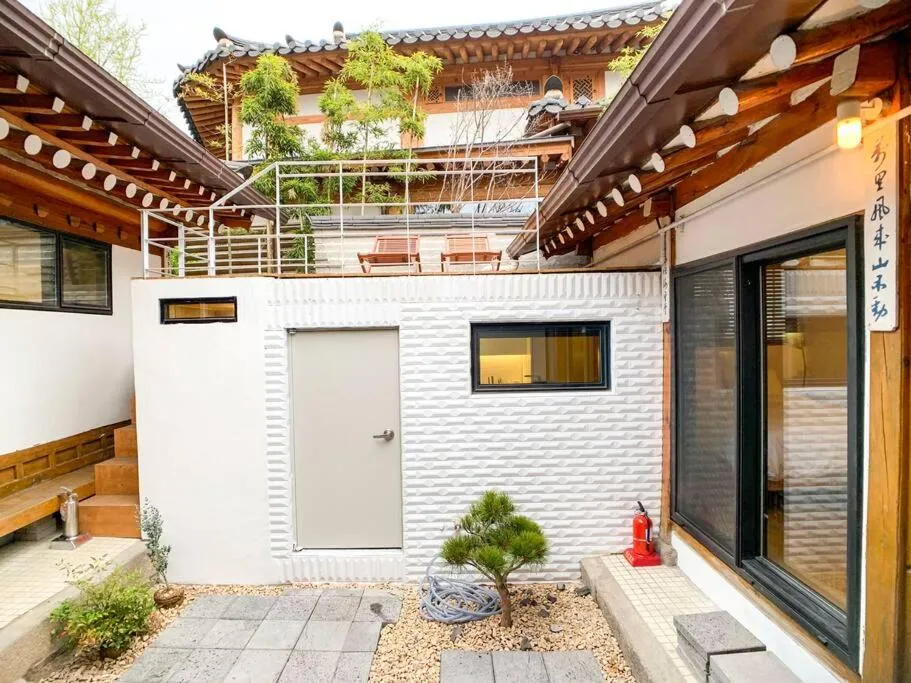 Image 3 of Hanok JADE
