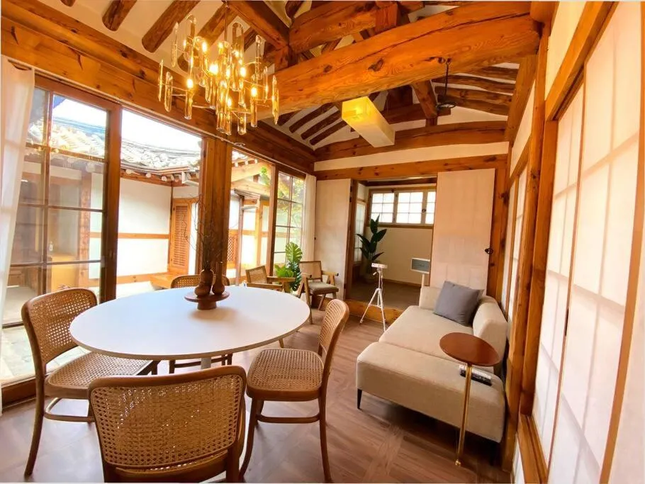Image of Hanok JAE ㅡ 4BR 2Bath ㅡ 9min from Anguk STN