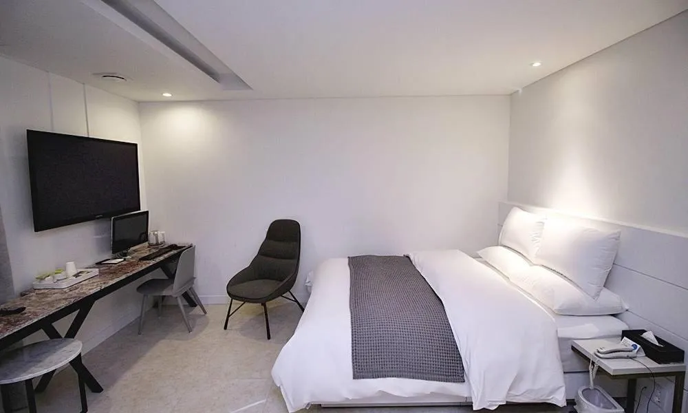 Image 4 of Hapjeong Circle Hotel