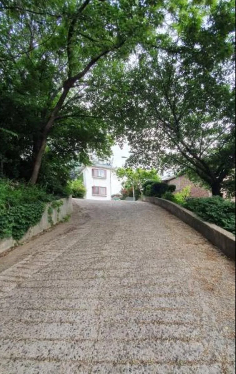 Image 5 of Heukseok Town House