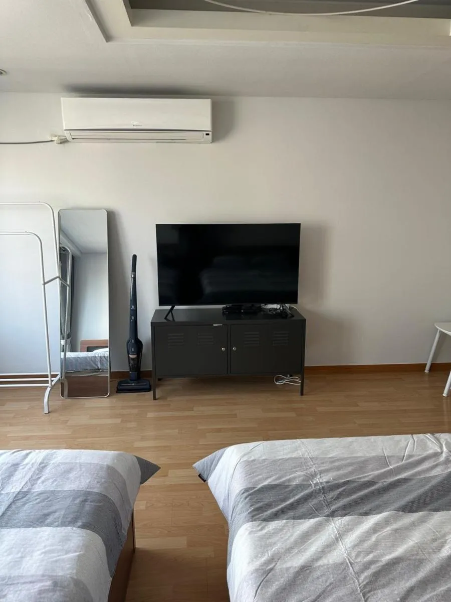Image 4 of Hongdae Guesthouse 1min from Hongik Uni station Exit #1