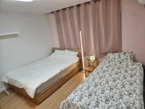 Image 5 of Hongdae Sinchon ssuny house