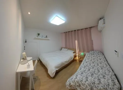 Image 2 of Hongdae Sinchon ssuny house