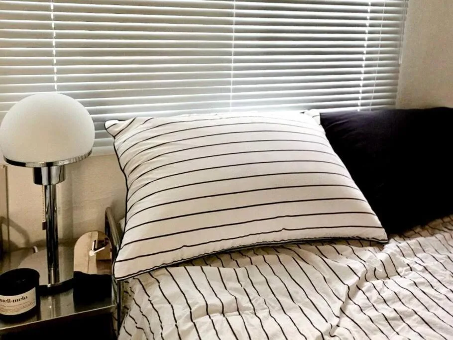 Image 2 of Hongik University Station 10 minutes walking distance 3 Queen Beds for 6 people