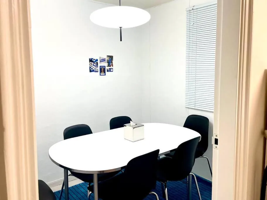 Image 1 of Hongik University Station 10 minutes walking distance 3 Queen Beds for 6 people