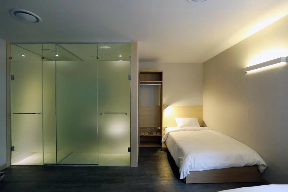 Image 1 of Hotel 8 Hours