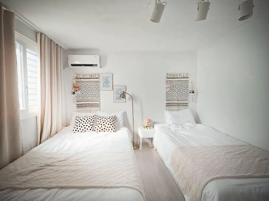 Image 1 of Hue stay