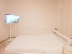 Image 3 of Hue stay 2