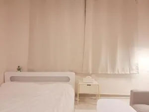 Image 4 of Hue stay 2