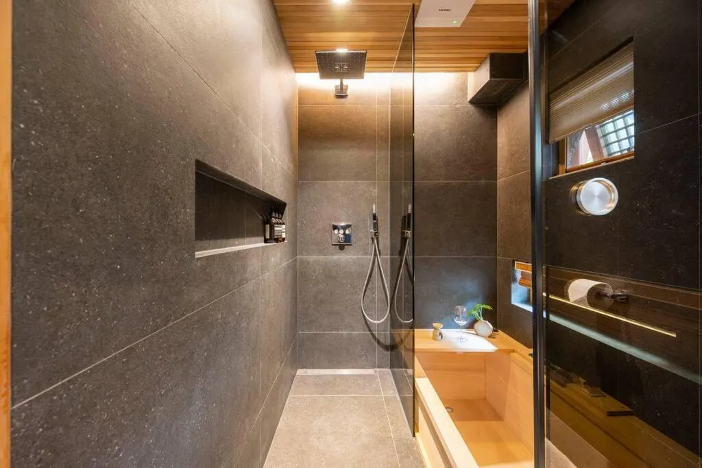 Image 2 of IRIRU Luxury Hanok Stay – Eunpyung Hanok village