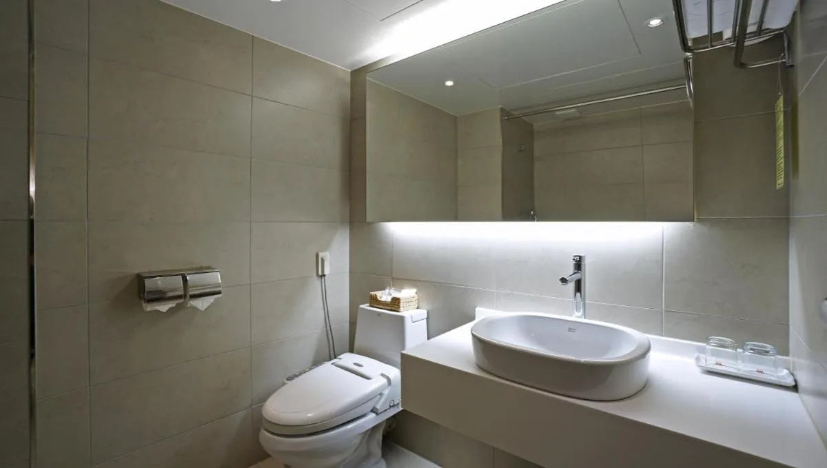 Image 2 of Insadong Crown Hotel