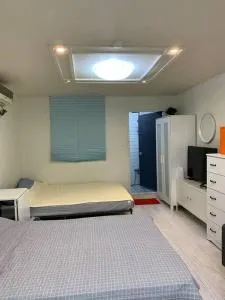 Image 3 of 江南新论岘地铁站单间公寓 可住四人地下室无窗105