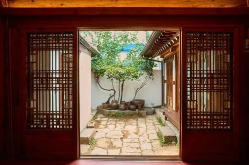 Image 1 of Korea hanok, 북촌 한옥 독채, 경복궁 근처 한옥,앙니드공이안