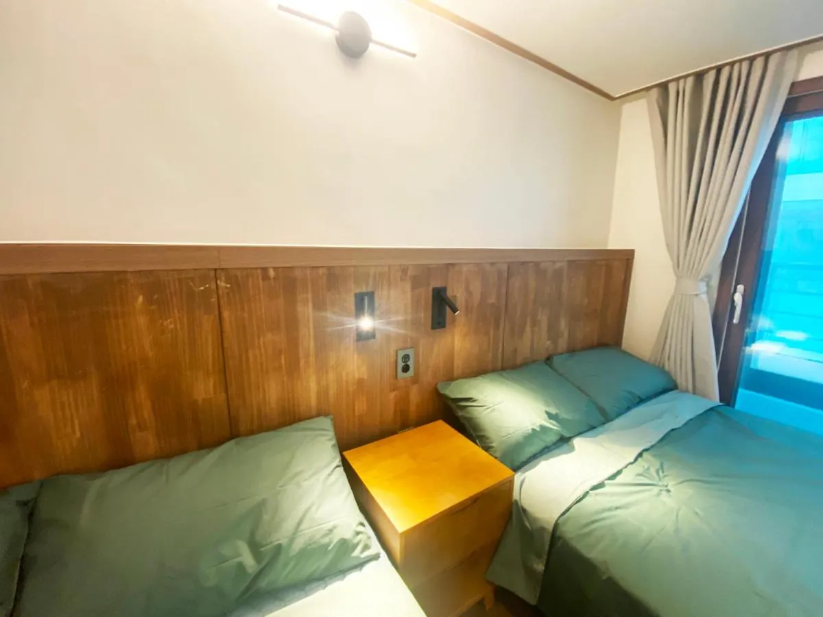 Image 5 of Luxe & Suite Room