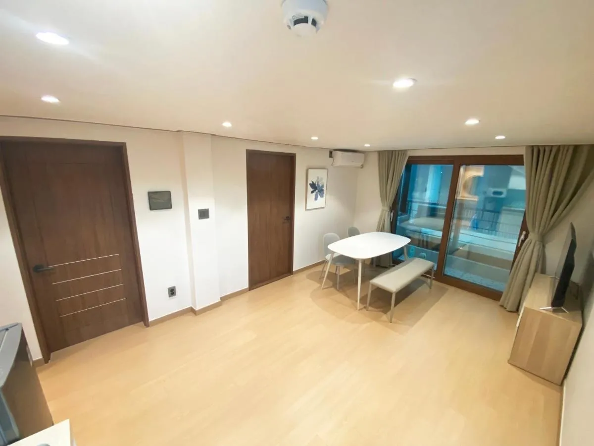 Image 4 of Luxe & Suite Room