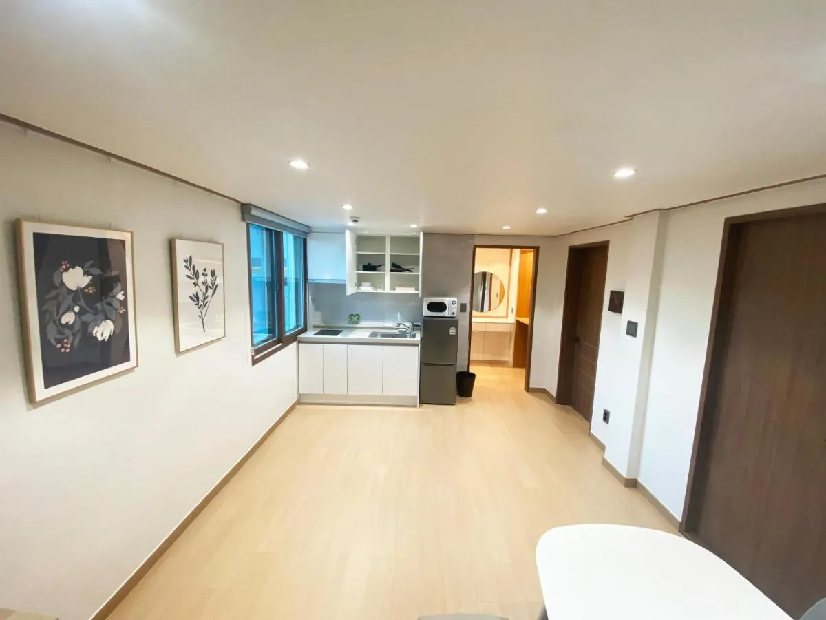 Image 1 of Luxe & Suite Room