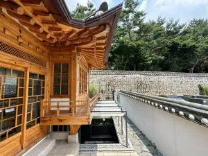 Image 4 of Luxury hanok with private bathtub – SN01
