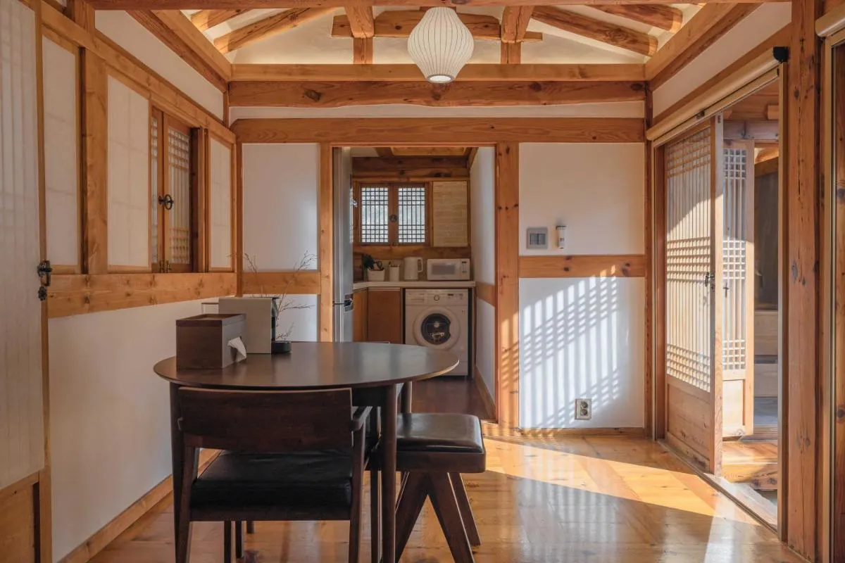 Image 3 of Luxury hanok with private bathtub – SN02