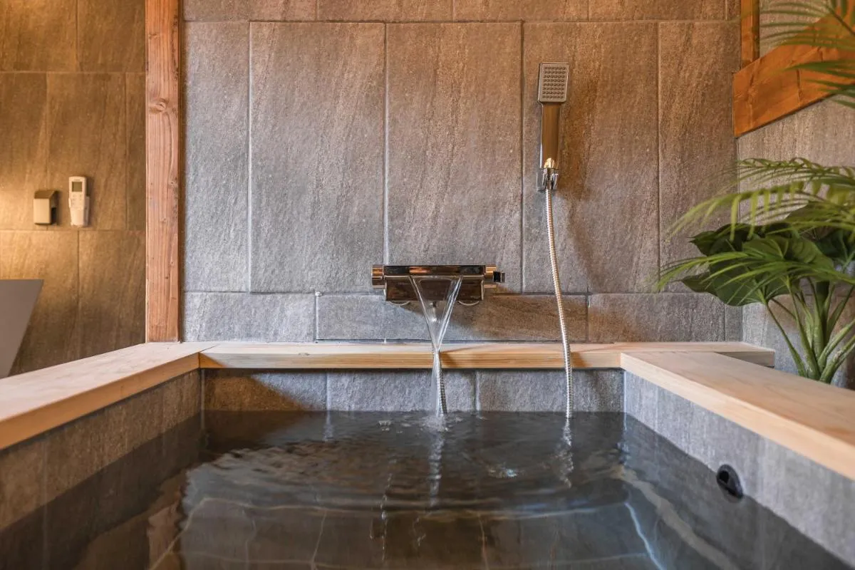 Image 6 of Luxury hanok with private bathtub – SN02